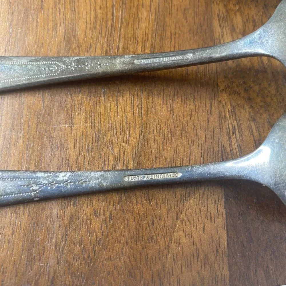 4 Teaspoons Oneida Community FRIENDSHIP aka MEDALITY 1932 Tudor Plate Art Deco
